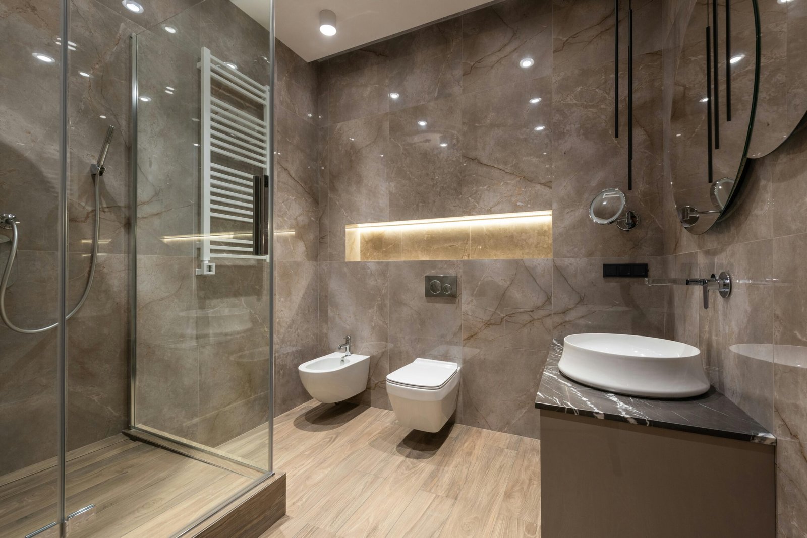 North Vancouver bathroom with porcelain floor tile and full-height shower tiling