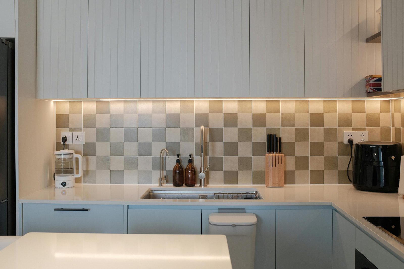Herringbone marble kitchen backsplash installed in Vancouver