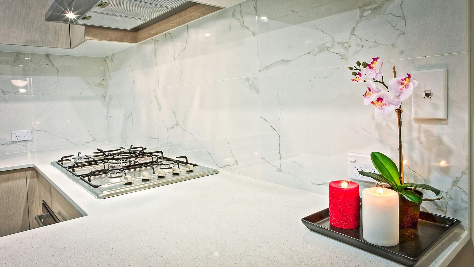Classic white subway tile kitchen backsplash in Vancouver