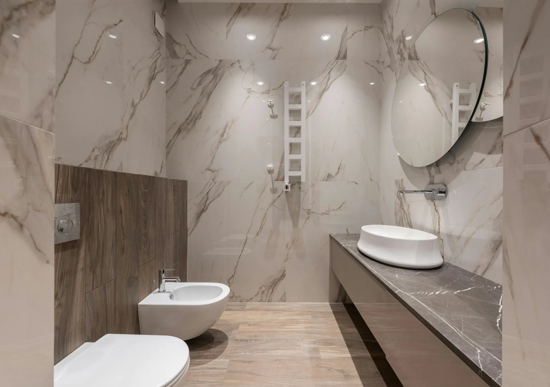 Modern ensuite with marble-look Caesarstone walls and wood-look flooring