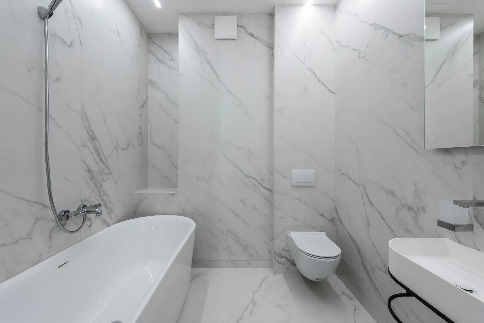 Coal Harbour Condo Bath