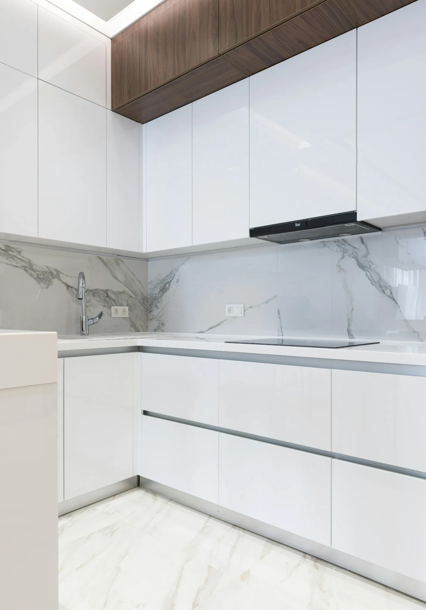 Marble-look quartz countertops and kitchen backsplash in Vancouver BC